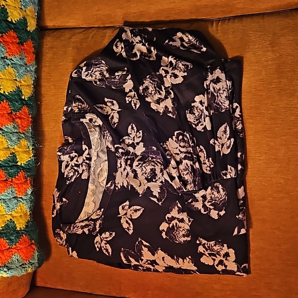 Maurices 24/7 tunic length lantern sleeve tee